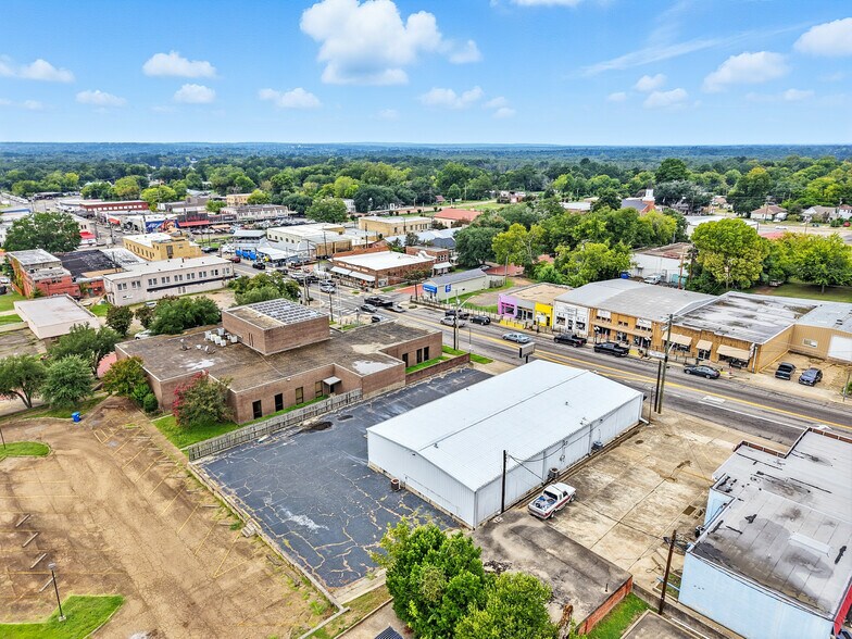 More Photos Of 208 N Main St, Gladewater Freestanding For Sale