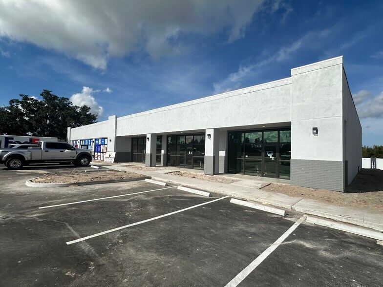 More Photos Of 5491-5495 Commercial Way, Spring Hl, Spring Hill Office For Lease