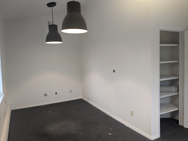 More Photos Of 40 Birch Hill Rd, Locust Valley Office For Lease