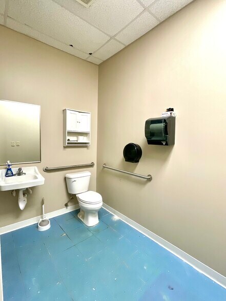 More Photos Of 12926 Highway 92, Woodstock Storefront For Lease