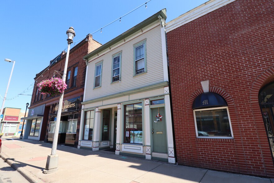 More Photos Of 404 Main St W, Ashland Office For Sale