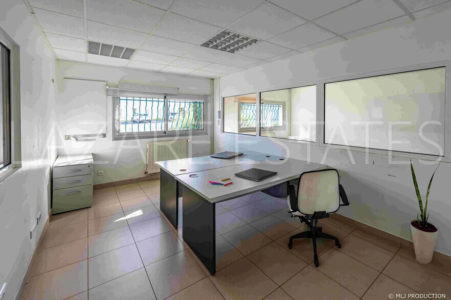 More Photos Of 7 Rue De La Croix Blanche, Pringy Flex For Lease