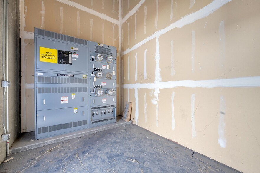 More Photos Of 2645 W Cheyenne Ave, North Las Vegas Flex For Sale