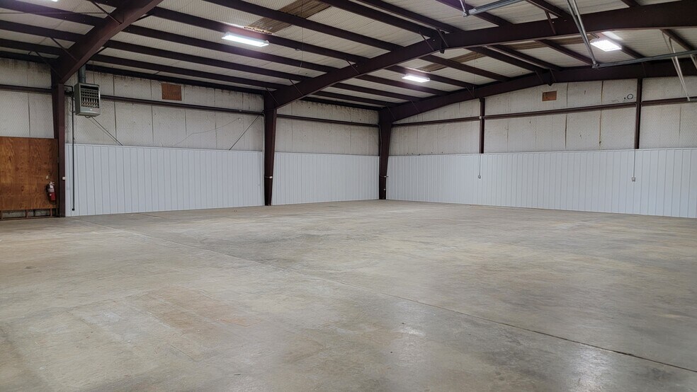 More Photos Of 2312 TX-135 Hwy, Kilgore Warehouse For Lease