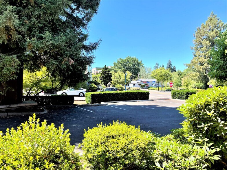 More Photos Of 18660 Sw Boones Ferry Rd, Tualatin Office For Lease