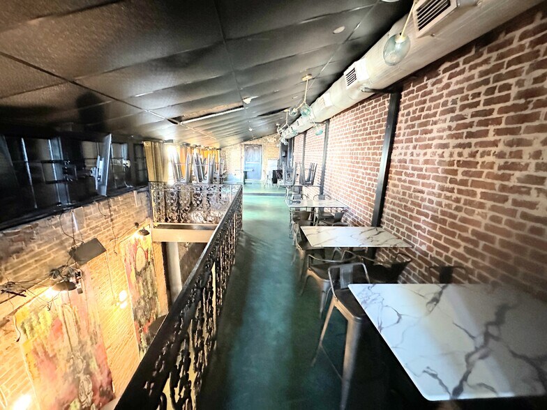 More Photos Of 1910 Magazine St, New Orleans Storefront Retail Residential For Lease