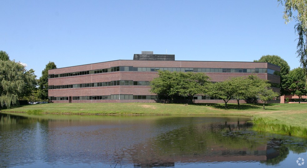 More Photos Of 500 Winding Brook Dr, Glastonbury Office For Lease