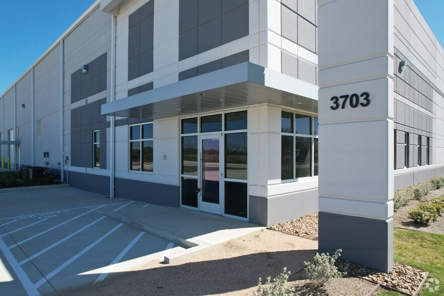 More Photos Of 3703 Cedar Blvd, Baytown Unknown For Lease