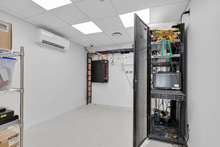 More Photos Of 132 Duval St, Key West Restaurant For Lease