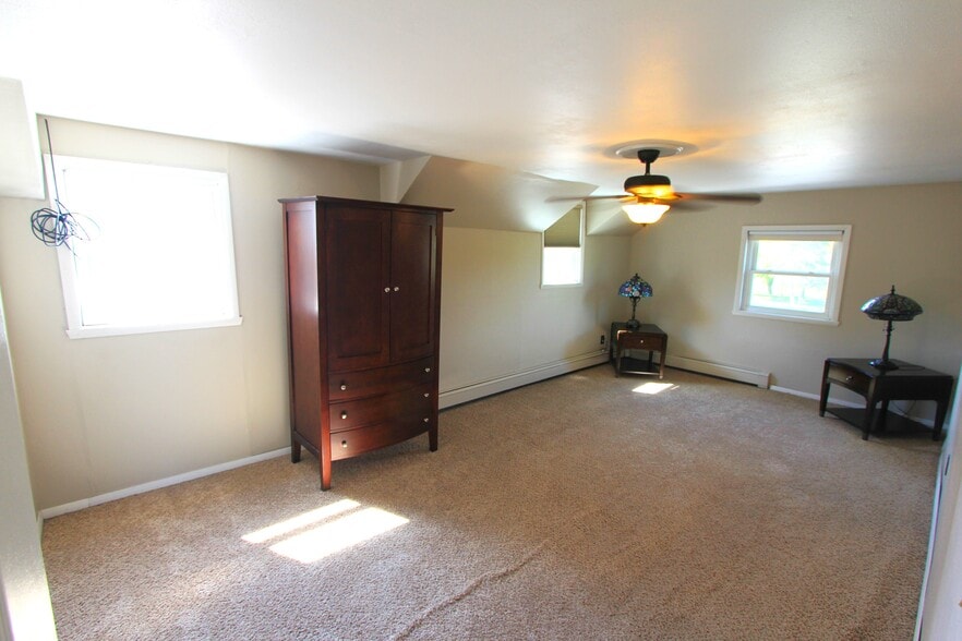 More Photos Of W3239 Dundas Rd, Kaukauna Bar For Sale