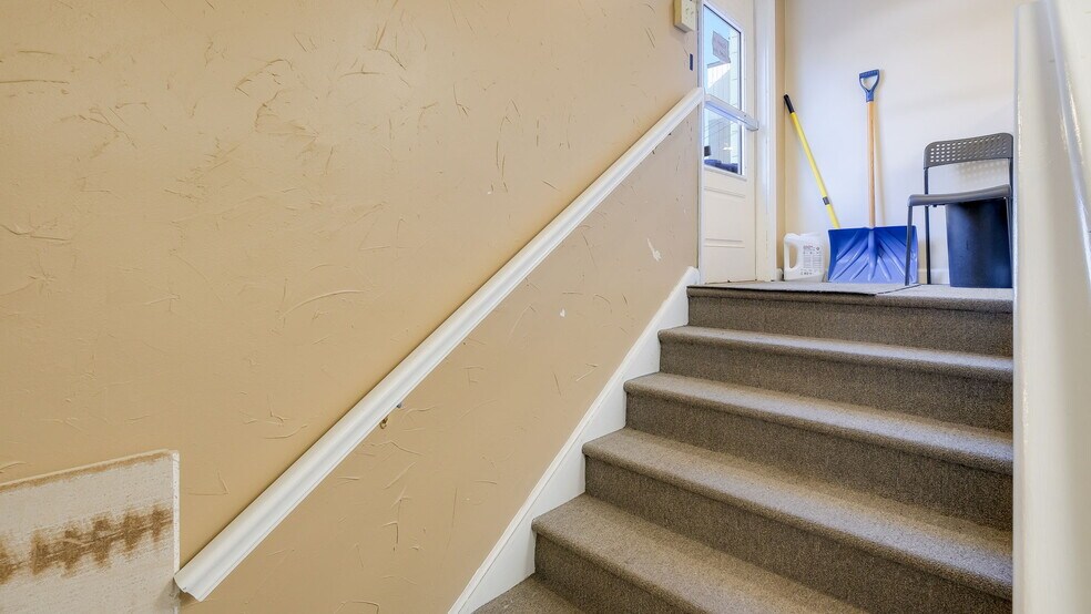 More Photos Of 42 S York Rd, Hatboro Storefront For Sale