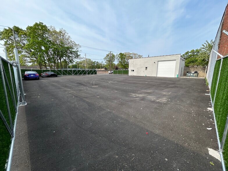 More Photos Of 267 Merritt Ave, Wyandanch Warehouse For Lease