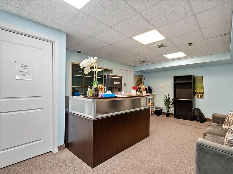 More Photos Of 1 Barstow Rd, Great Neck Apartments For Sale
