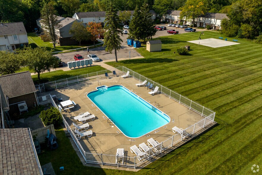 More Photos Of 5238 Dunn Hill Dr, Grand Blanc Apartments For Sale