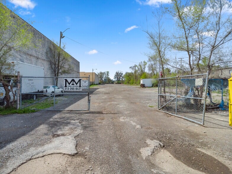 More Photos Of 14321 W Warren Ave, Dearborn Land For Lease