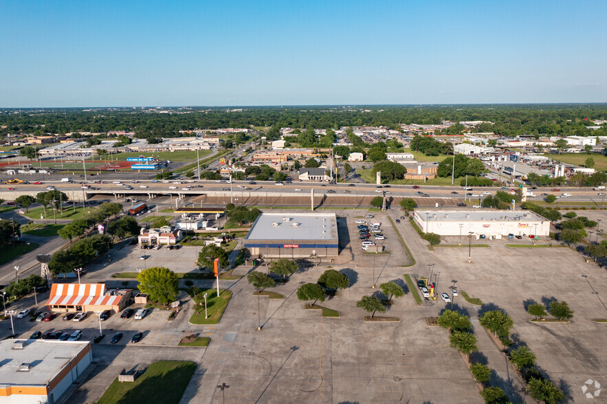 Primary Photo Of 10275 North Fwy, Houston Auto Repair For Lease