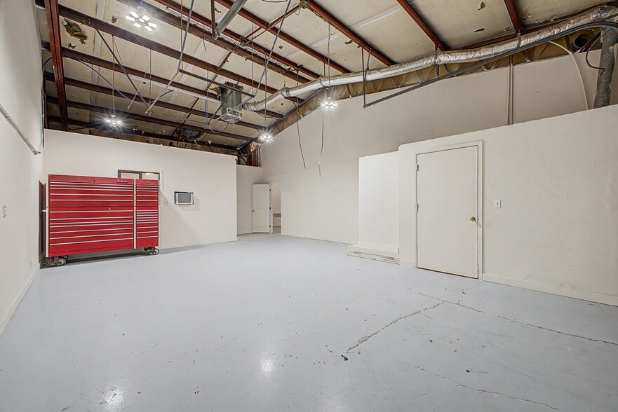More Photos Of 3050 W 4th Ave, Apache Junction Warehouse For Lease