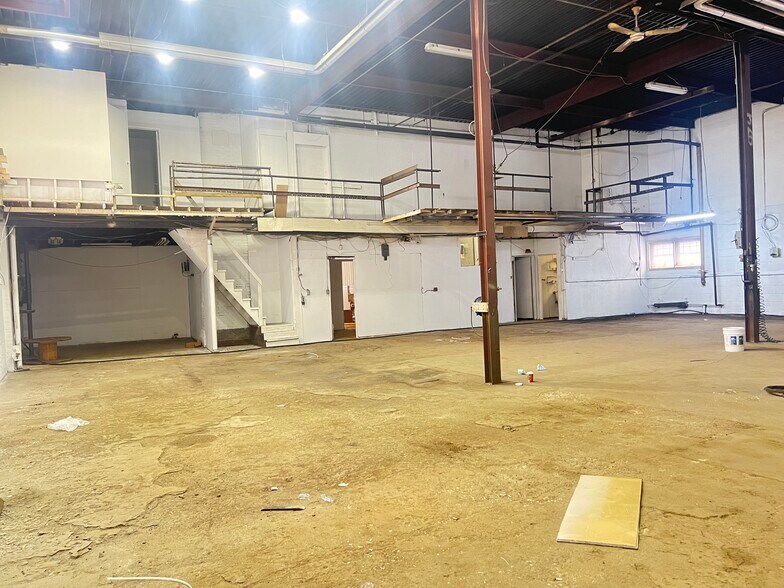 More Photos Of 48 Prospect St, Newmarket Warehouse For Lease