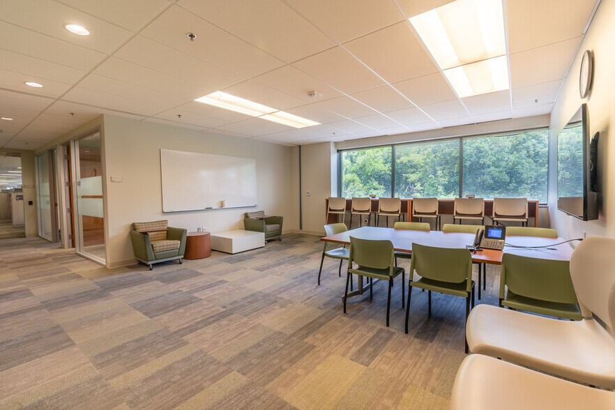 More Photos Of 20255 Victor Pky, Livonia Loft Creative Space For Lease