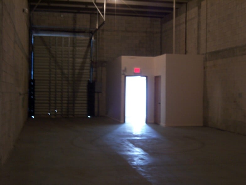 More Photos Of 6991-6995 NW 82nd Ave, Miami Warehouse For Lease