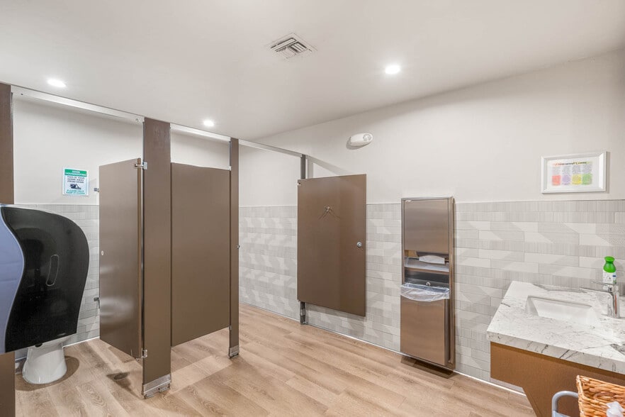 More Photos Of 2601 N Tenaya Way, Las Vegas Office For Sale