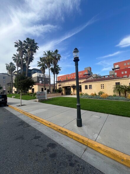 More Photos Of 260 S Raymond Ave, Pasadena General Retail For Lease