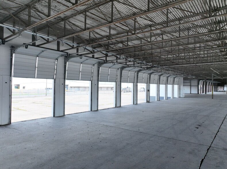 More Photos Of 3817 Irving Blvd, Dallas Truck Terminal For Lease
