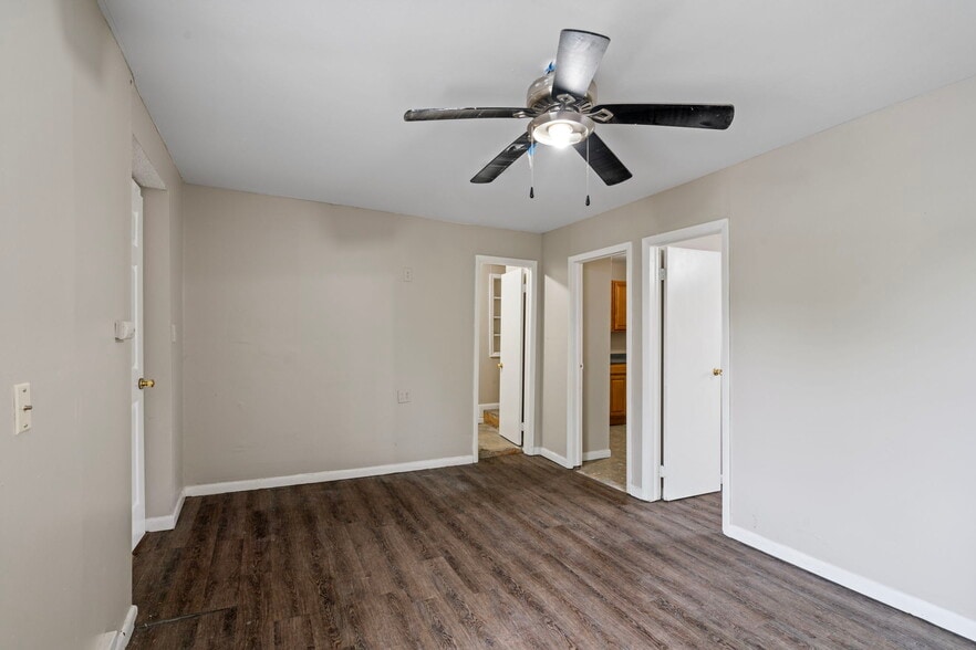 More Photos Of 4928 Marlboro Pike, Capitol Heights General Retail For Lease