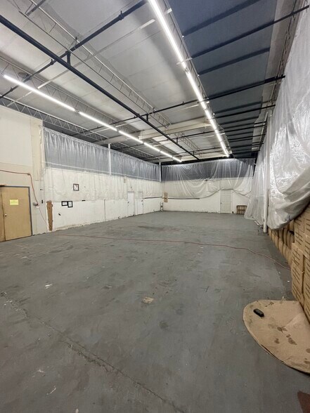 More Photos Of 5107 W University Blvd, Jacksonville Warehouse For Sale