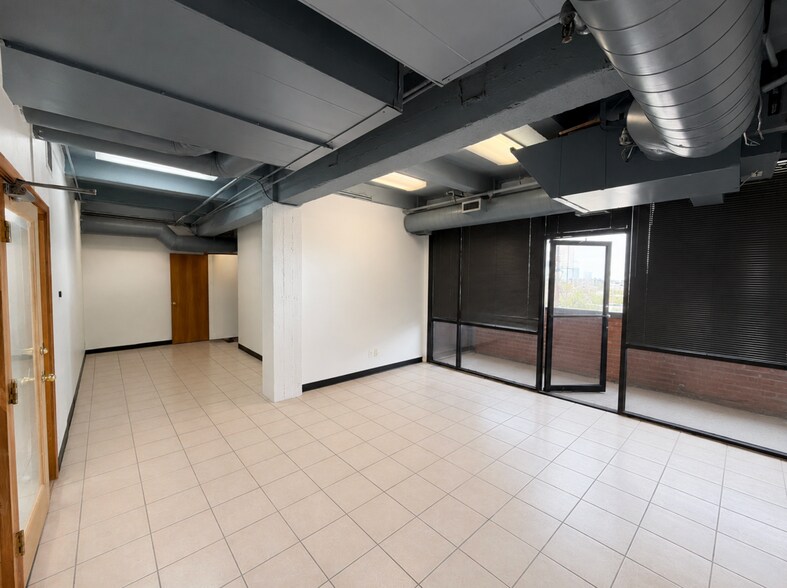More Photos Of 1005 W Jefferson Blvd, Dallas Loft Creative Space For Lease
