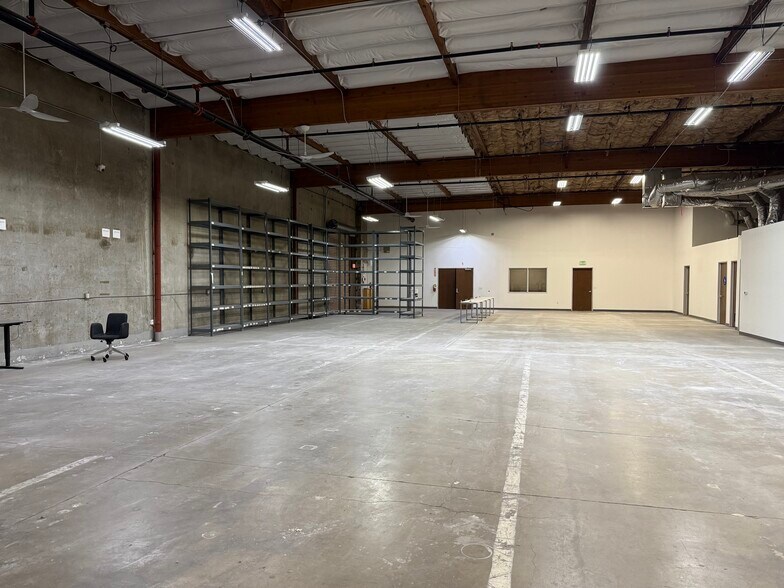 More Photos Of 1525 E McFadden Ave, Santa Ana Warehouse For Lease