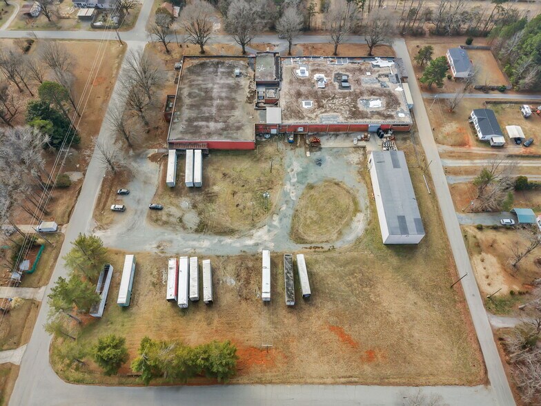 More Photos Of 312 W Luther Ave, Liberty Manufacturing For Sale