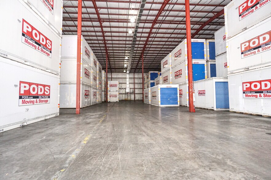 More Photos Of 6791 28th St Cir E, Sarasota Warehouse For Lease