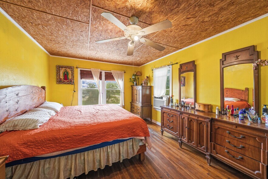 More Photos Of 4455 Highway 27, Kerrville Flex For Sale