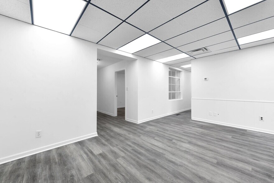 More Photos Of 787 Harmon Ave, Columbus Warehouse For Lease