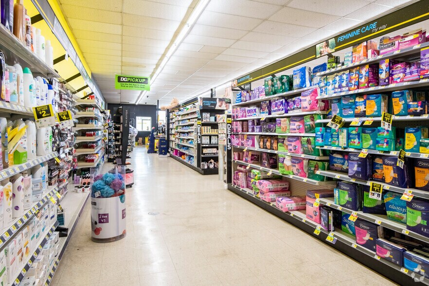 More Photos Of 331 E Center St, Juneau Storefront For Sale