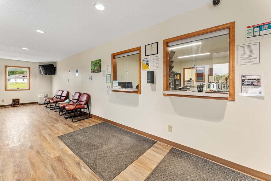 More Photos Of 725 N Pike St, Grafton Office For Sale