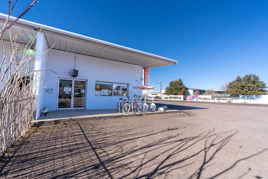 More Photos Of 601 W San Antonio St, Marfa Showroom For Sale