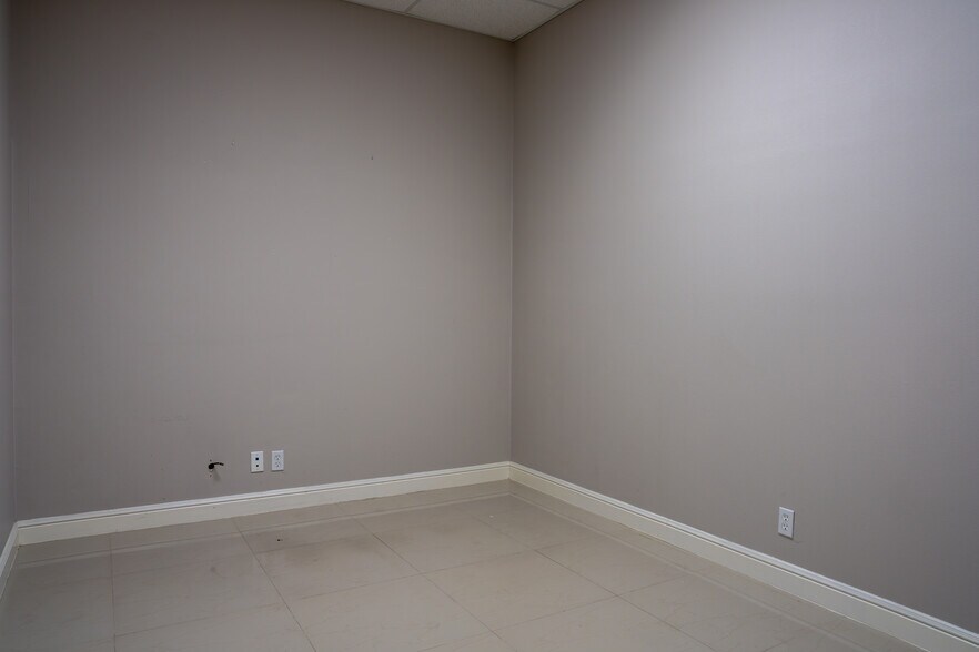 More Photos Of 1160 E Alton Gloor Blvd, Brownsville Freestanding For Sale