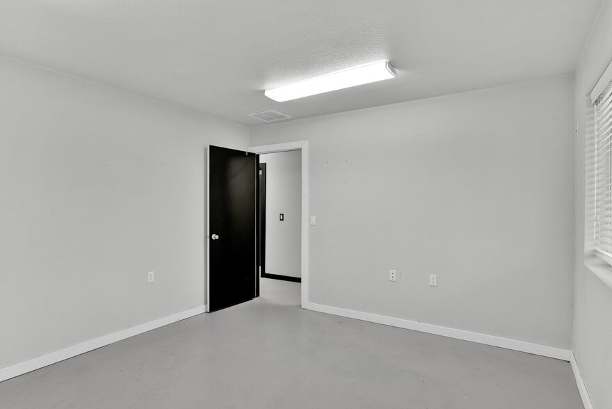 More Photos Of 11445 N Reed Rd, Hayden Warehouse For Sale