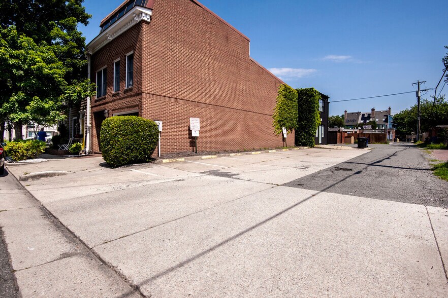 More Photos Of 1020 Princess St, Alexandria Loft Creative Space For Sale