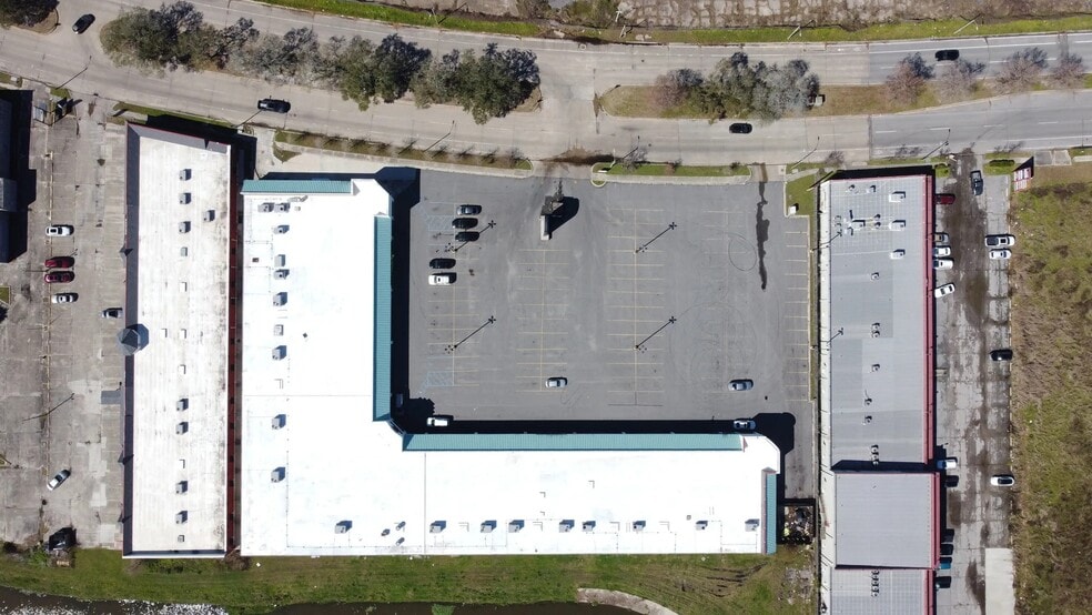 More Photos Of 9820 Lake Forest Blvd, New Orleans Freestanding For Lease