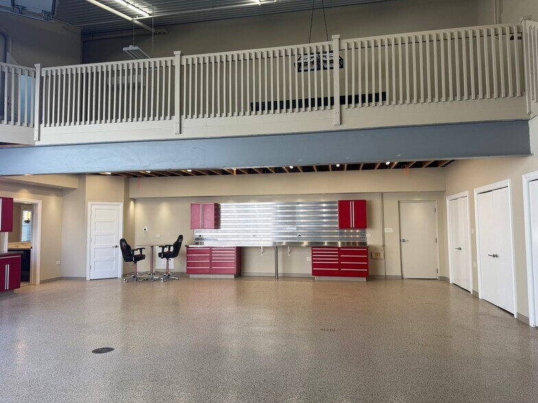 More Photos Of 2256 Ferry Rd, Naperville Flex For Sale