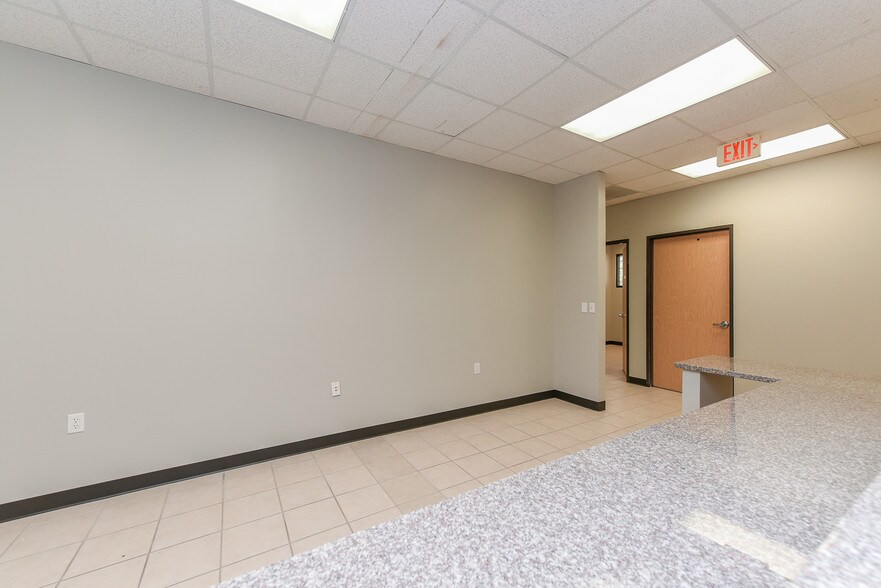 More Photos Of 5751 Blythewood St, Houston Unknown For Lease