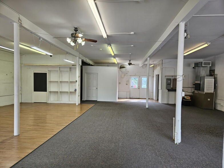 More Photos Of 11934 Centre St, Chester Freestanding For Lease