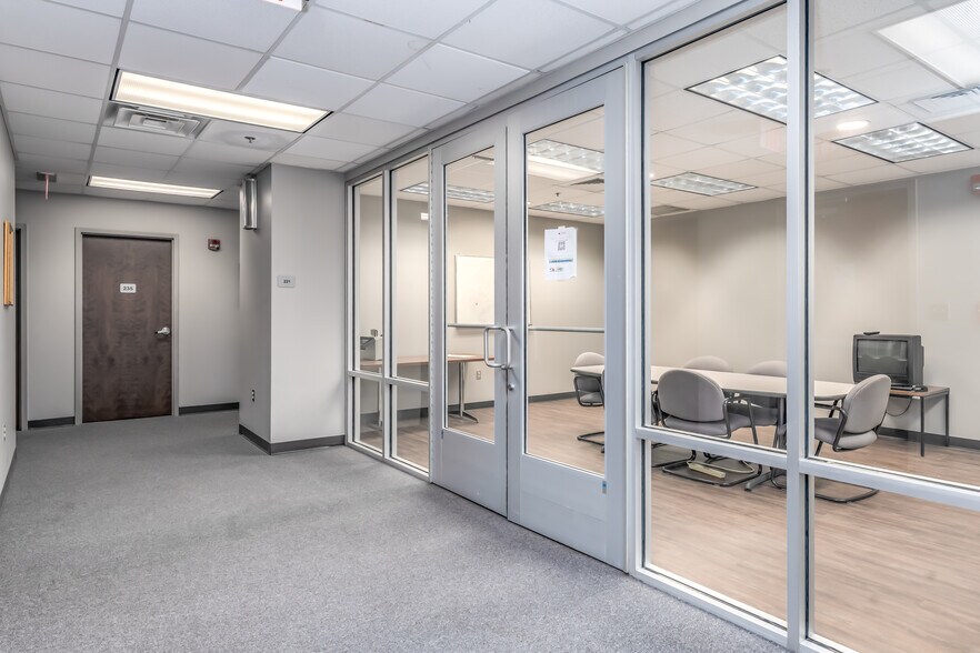 More Photos Of 5015 Woods Crossing Rd, Montgomery Office For Sale