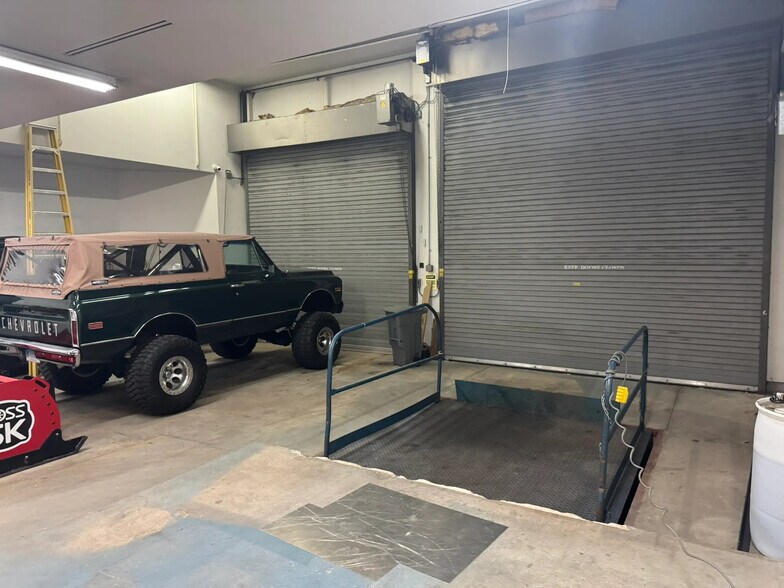 More Photos Of 8 Nutmeg Rd S, South Windsor Light Manufacturing For Lease