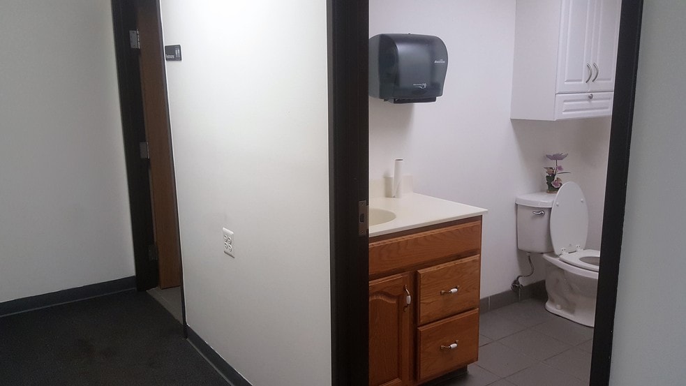 More Photos Of 9445 Inkster Rd, Taylor Truck Terminal For Sale