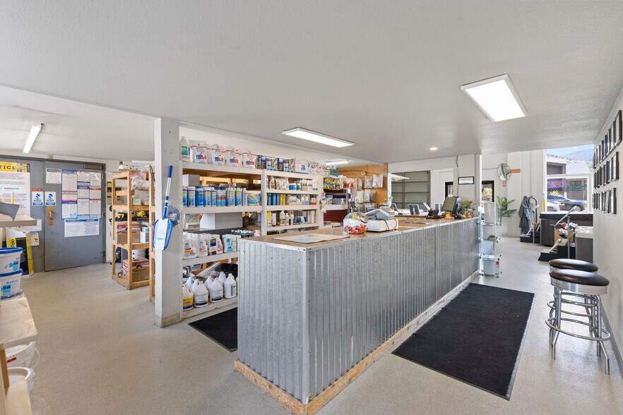 More Photos Of 120 9th St, Silverthorne General Retail For Sale