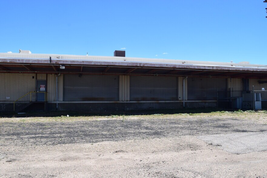 More Photos Of 5200 E Smith Rd, Denver Manufacturing For Lease